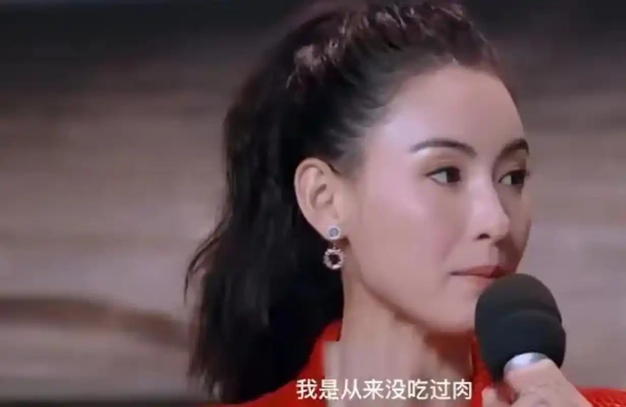 看张柏芝满嘴跑火车,小沈阳的表情belike: 嫌弃中带有无语和不理解