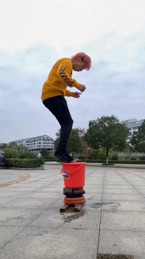 踩空气挑战7015@{uid:1502349662339070,nick:经纪