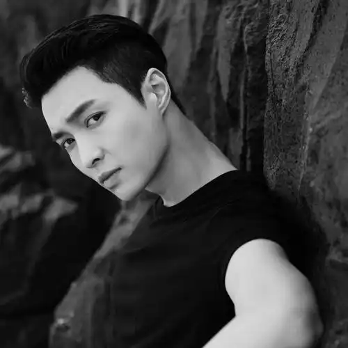 张艺兴 新闻 19日,碧欧泉男士官方instagram公开张艺兴新宣传照1p.