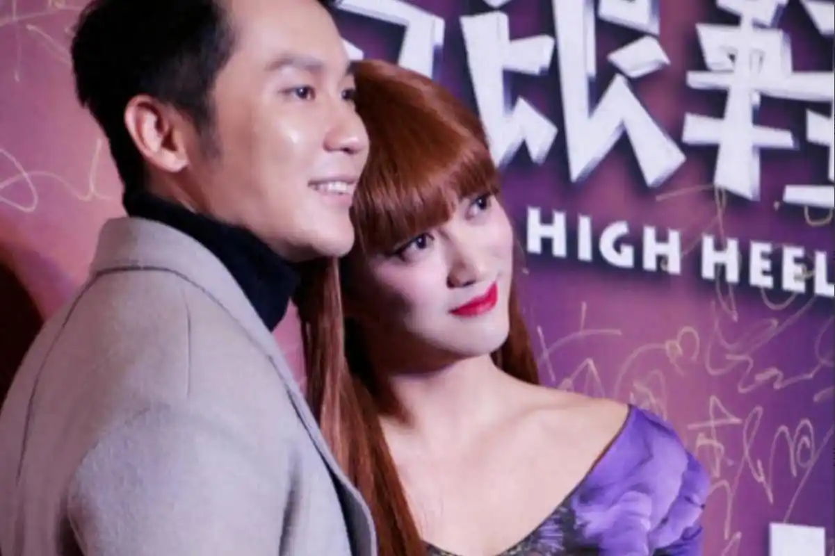 李晨与"新女友"杜江的牵手亮相引起了网友的热议.