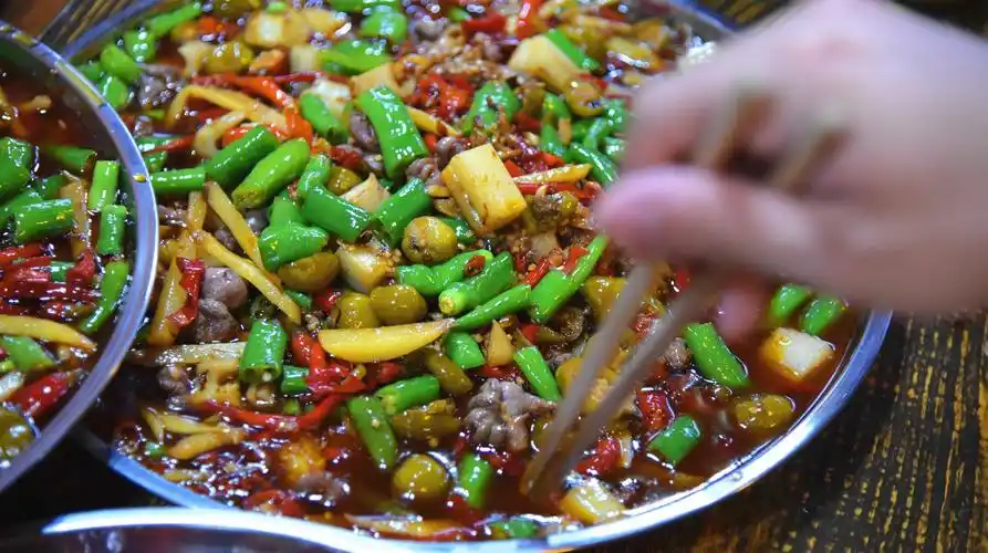 四川南充苍蝇馆子出来的美食2个月开3家老板只做几道菜