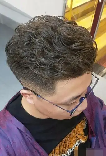 男生帅爆时尚圈短卷发大全 精选男生帅酷短头发集合