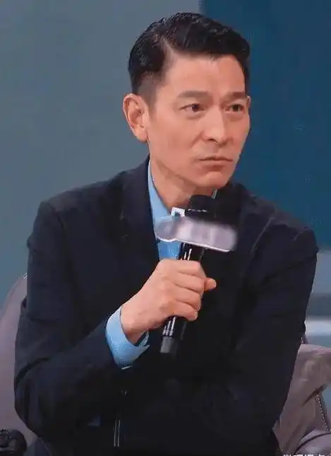 刘德华情商太高了,出镜前不对稿也就算了,面对难题还能对答如流_马东