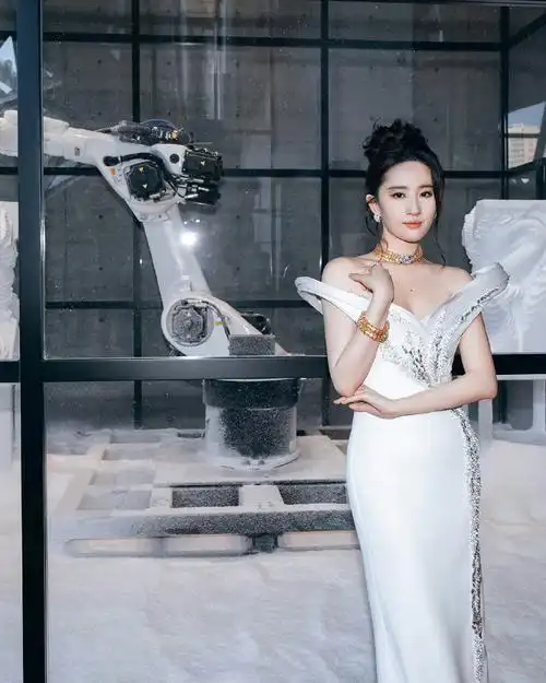 刘亦菲宝格丽全球品牌代言人