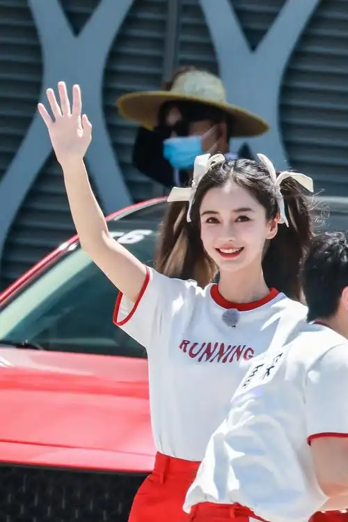 angelababy今日份跑男双马尾造型路透