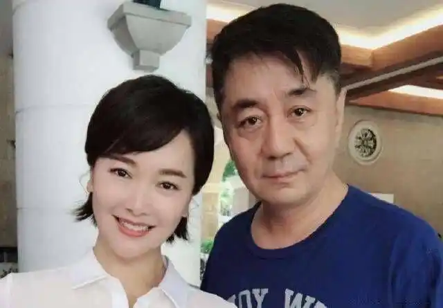 说起柯蓝相信大家一定不陌生,她曾是凤凰卫视当家花旦,年薪百万的她