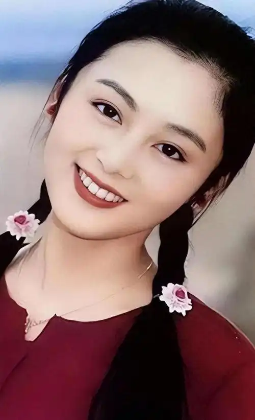 陈红,1968年12月13日出生于江西省上饶市,中国内地影视女演员,制片人