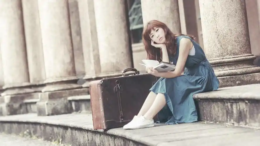 阅读书籍的美女图片1316