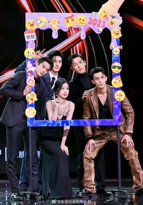 胡歌,刘诗诗,杨幂,肖战,王一博,杨紫,迪丽热巴,王俊凯,易烊千玺,王源