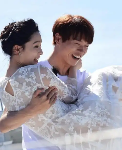 有一种失误叫做魏大勋故意的当抱起李沁那刻网友大猪蹄子