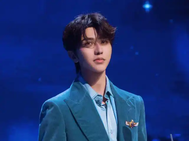 蔡徐坤2021年音乐成绩单43次上榜3次榜单冠军3项年度大奖