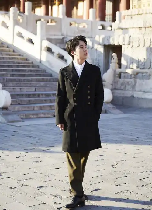 身高一米七又怎样学会郭麒麟的穿搭妙招视觉上轻松显高5cm