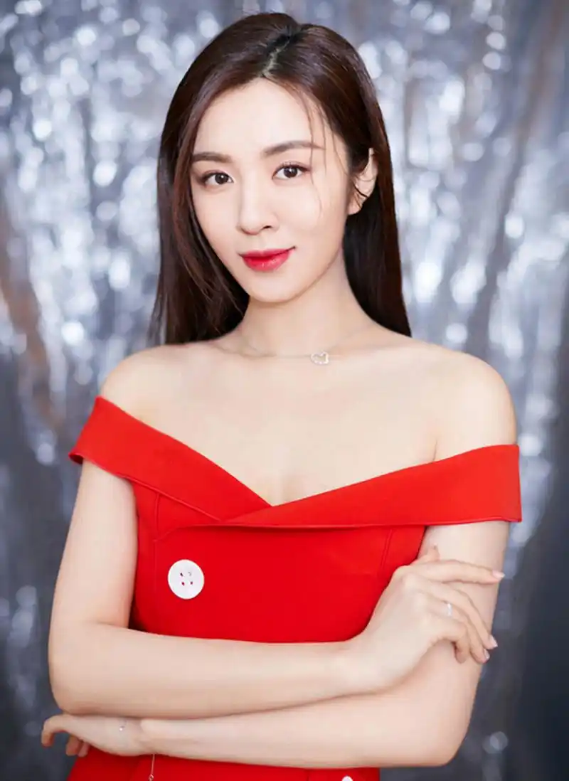 毕业于上海戏剧学院的王晓晨,在很小的时候就对舞蹈产生了浓厚的兴趣