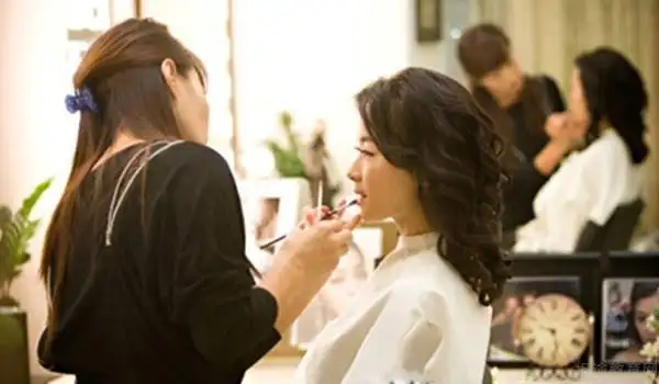 零基础怎么入行化妆师尚涛造型为你解答