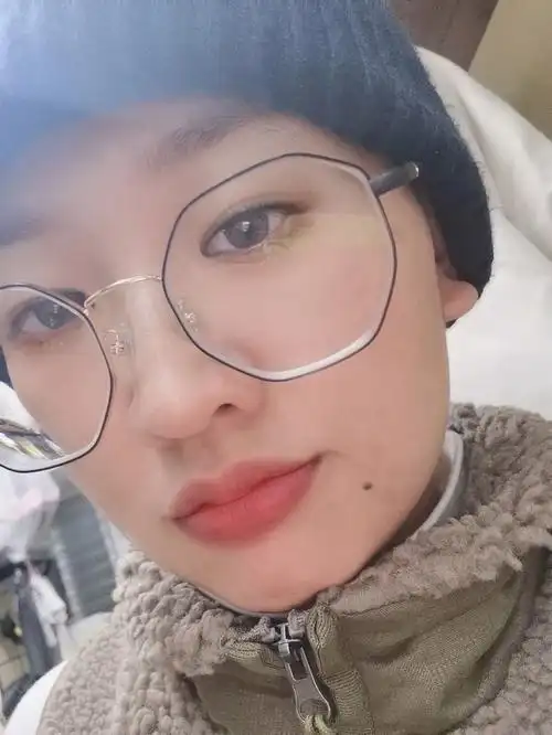 3mm寸头女生不理发一年后的样子