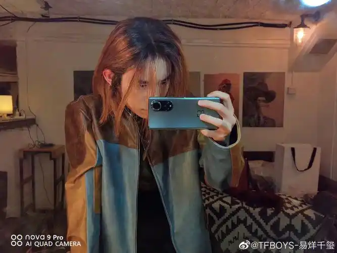 千玺长发对镜自拍05