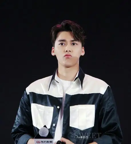 李易峰"嘟嘴"可爱到你了吗?