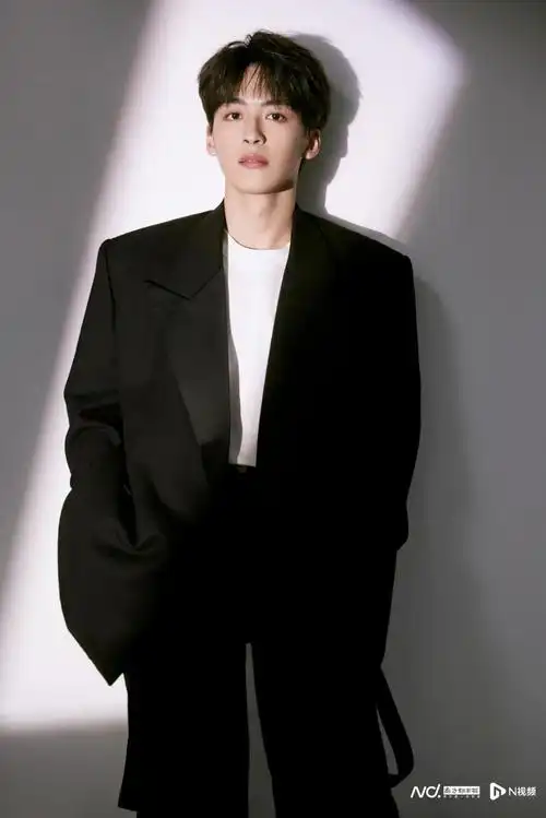 从"i人"到"e人",何洛洛:赵一聪给我带来了很多启发-腾讯新闻