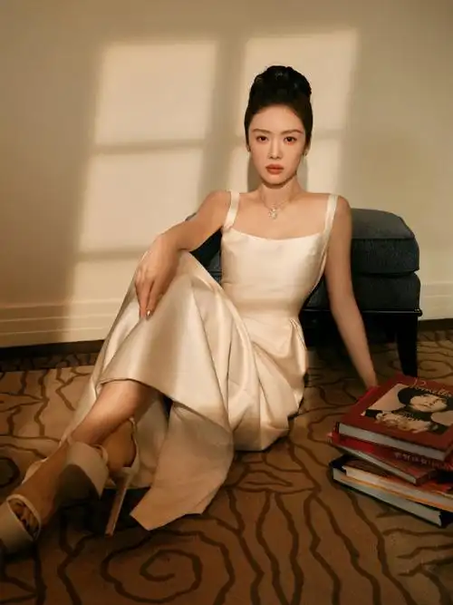 【蔡文静】90:白色厚底一字带包后跟高跟凉鞋