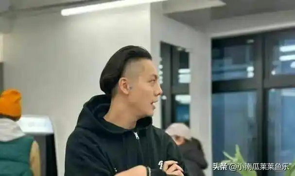 陈伟霆改变了新发型,留背头的他突然发现不帅了,颜值下降