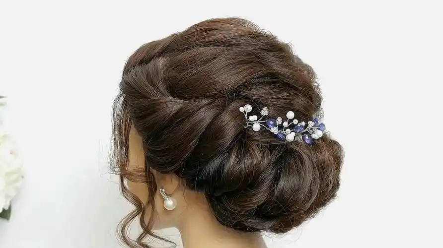 年龄上了35岁一定要学会盘发,试试这款发型,大方时尚显气质