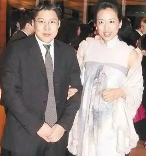 人生赢家朱玲玲19岁嫁霍家47岁怒甩前夫再嫁200亿富豪