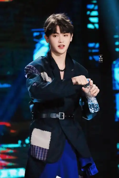 黄明昊这就是潮流##黄明昊湿发变装