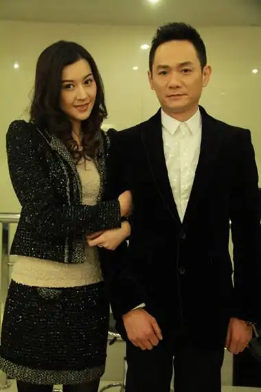 《新亮剑》明晚首映盛典 甄锡果静林情侣走秀