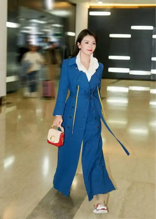 41岁刘涛真是优雅到骨子里了一袭红裙妩媚又迷人超有御姐范儿