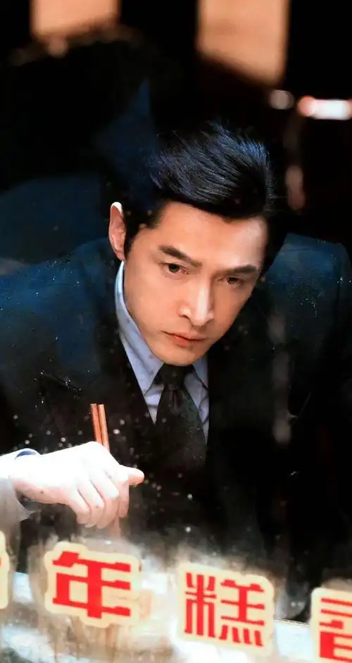 《繁花》作为王家卫导演的最新作品,由胡歌主演,受到了观众的热烈关注