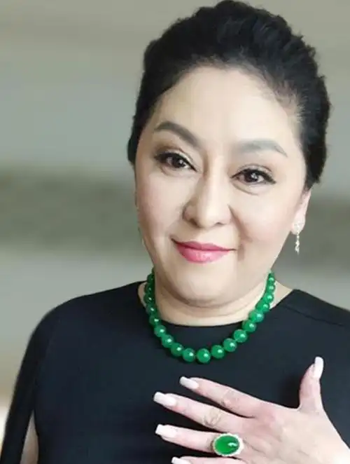 看了年轻时的向太,就明白向华强为何独宠她多年