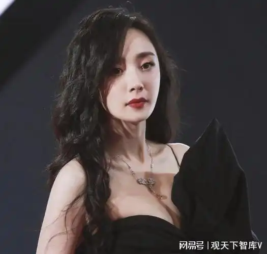 36岁杨幂穿蕾丝内衣, 34d身材引热议, 这胸真实存在吗!|柳岩|徐冬冬|