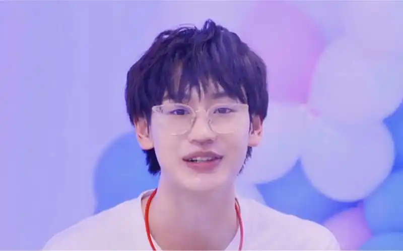 ak刘彰论ak是怎样在百天直播最后几分钟可爱到我的