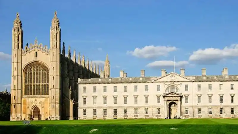 大学剑桥大学绝对拥有一些世界 上最令人印象深刻和标志性的大学建筑