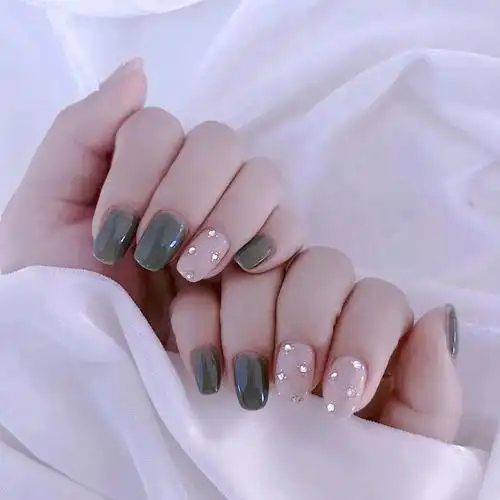 手黄适合做什么美甲图片好看,夏日最显白的美甲色都在这儿了