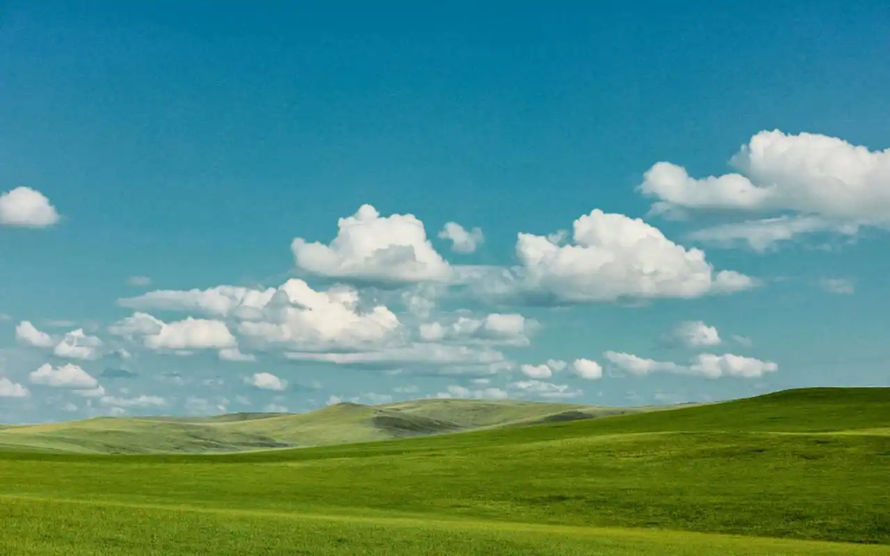 唯美辽阔的草原风光桌面壁纸