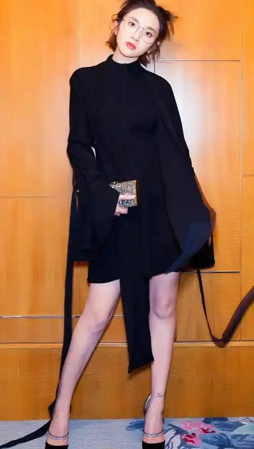 唐艺昕的高跟鞋美图_美女_明星_黑色