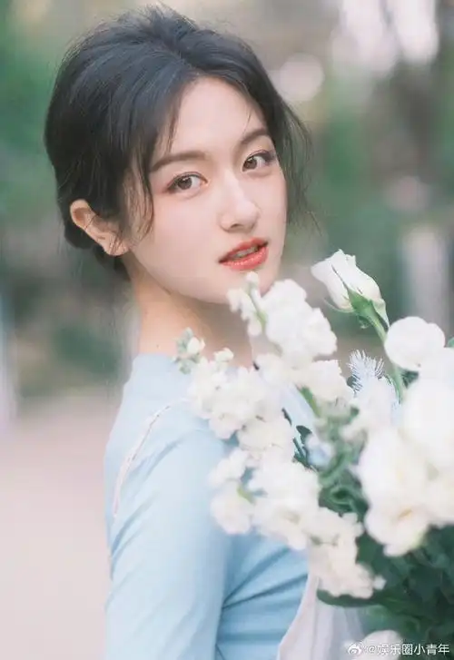 李兰迪言情封面女主照