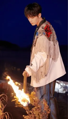 肖战时尚cosmo听风