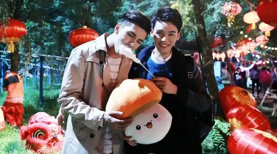 其实许多耽美女孩知道龚俊这个人是在网剧《盛势》里,他饰演的妖儿