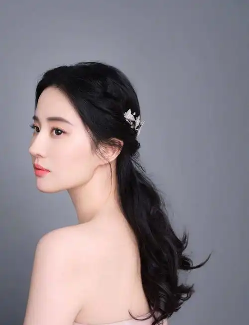 颅顶优越的刘亦菲天鹅颈也是绝杀