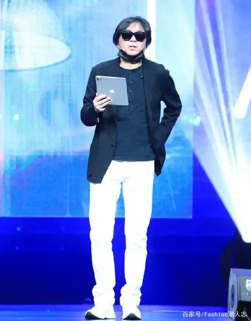 高晓松瘦出新高度,179.1身高71.8千克重,大长腿惹人羡