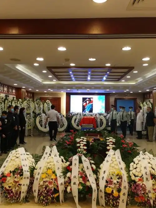 中国著名怪才伍延文出现在北京八宝山朱全华同志的追悼会会上