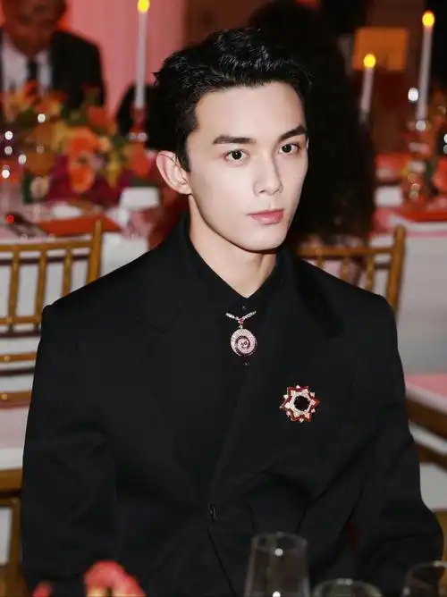 吴磊本人到底怎么样? - 知乎