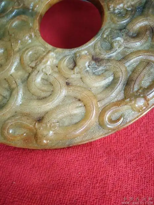 出土战汉时期古玉老和田玉瑞兽纹玉璧