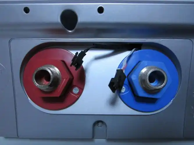 电热水器进水口和出水口里面的六边形的东西是什么,要拆掉吗?