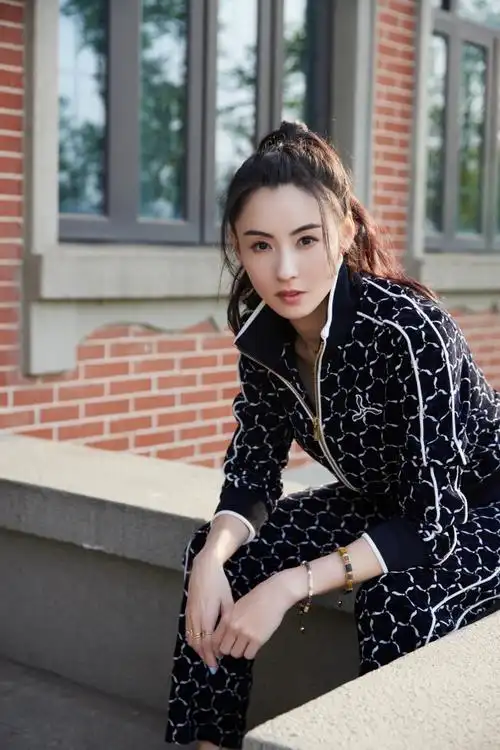 张柏芝《怦然心动20岁》运动套装出镜