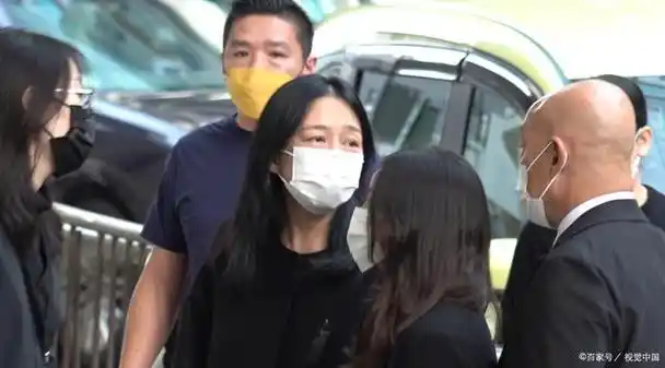 朱丽倩为何笑到最后,看看她在刘德华父亲葬礼上的表现就知道了