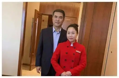 干部专业户廖京生对二婚患脑瘤的何晴不离不弃今过的怎样