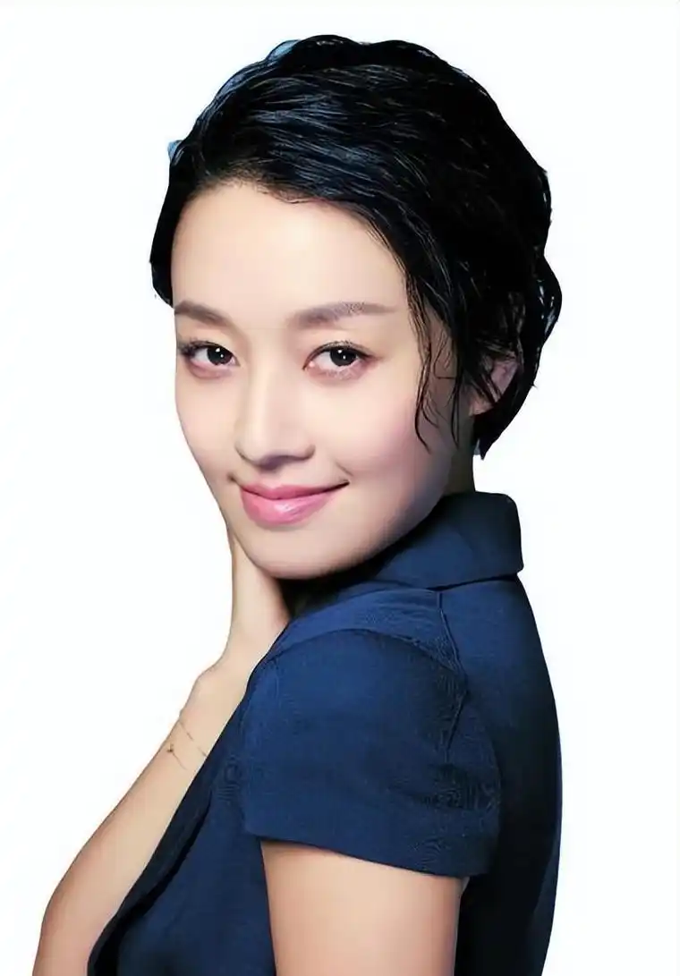 看了马伊琍大女儿的近照,才知道她当年为啥非要抢两孩子的抚养权